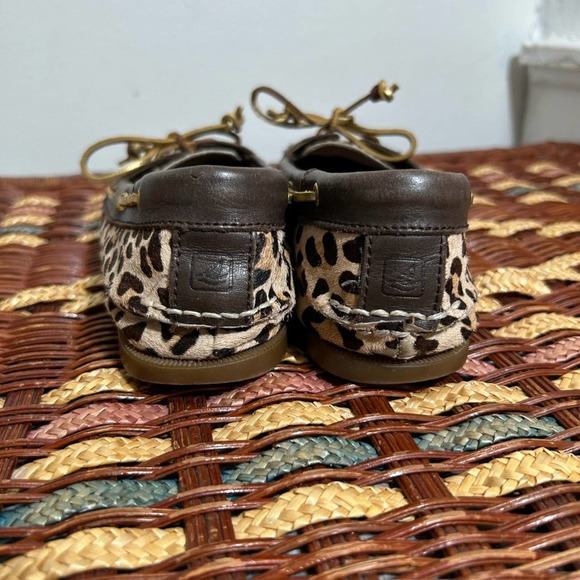 Sperry Leopard Print Slip On Flat Loafers 7 - Picture 4 of 11